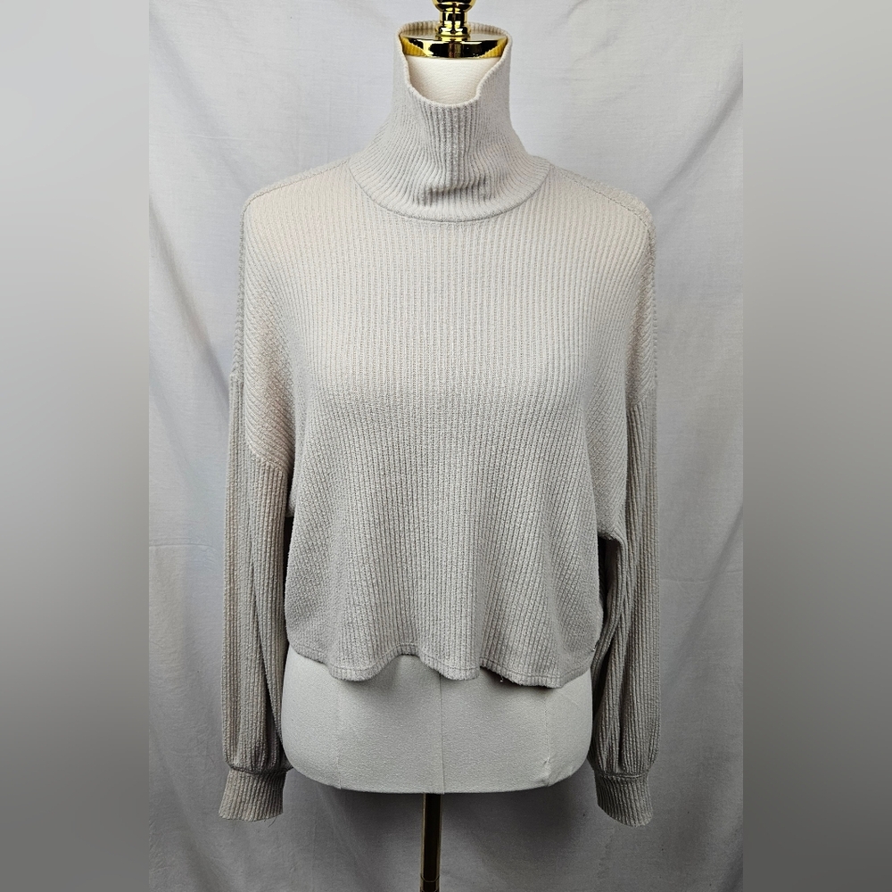 Hollister Cropped Oversized‎ Ribbed Knit Cream Sm Turtle Neck Shirt Minimalist